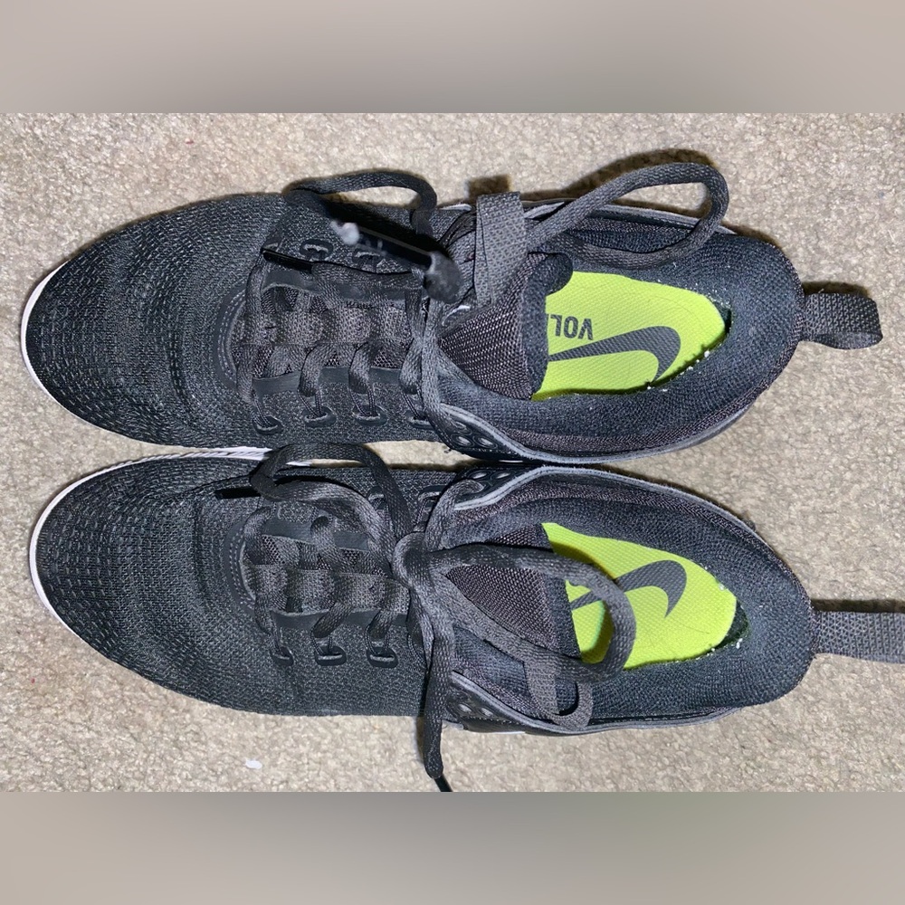 Nike Volleyball/Running shoes size 9 - Picture 2 of 6